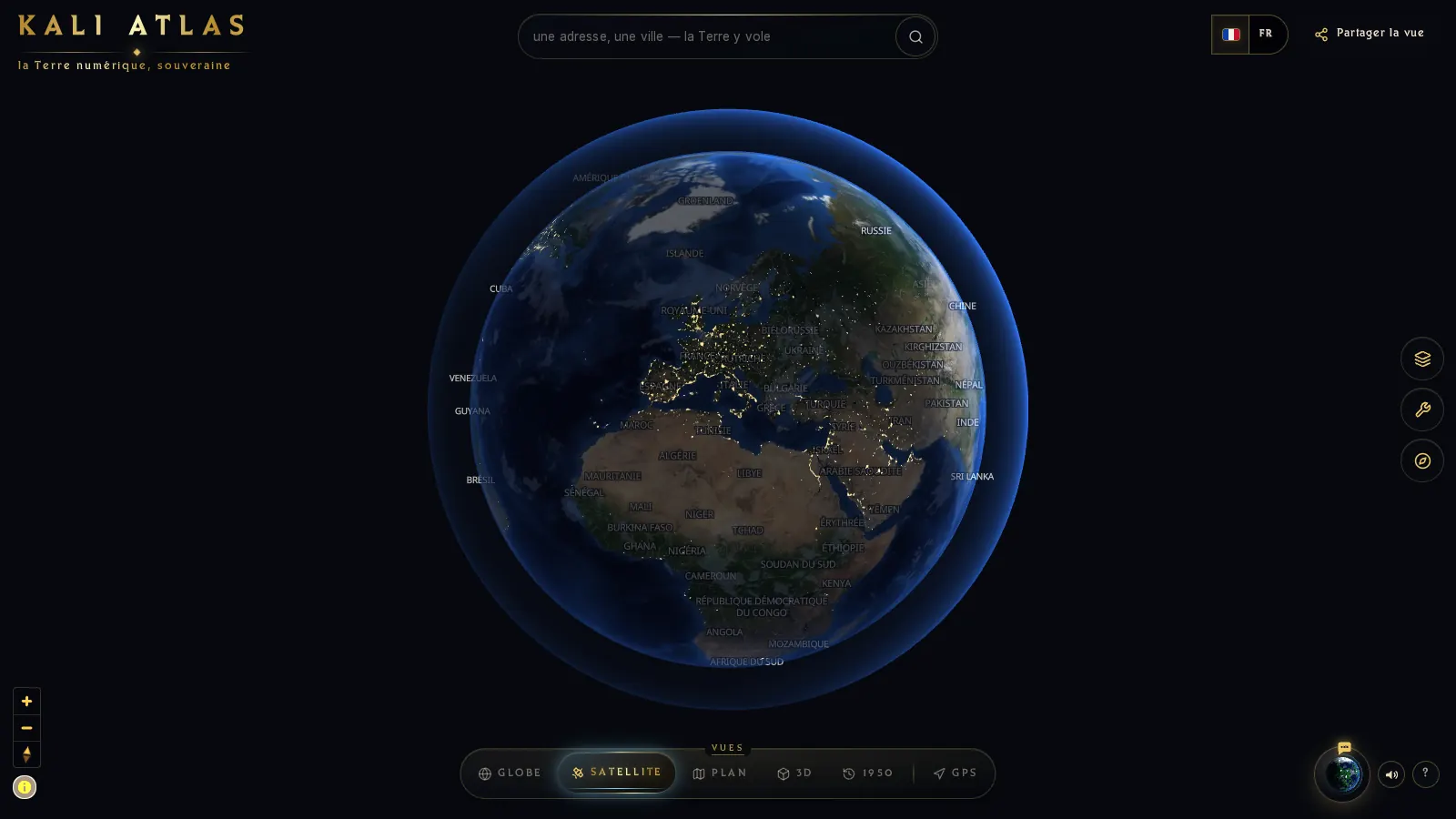 La Terre vue de l'espace dans Kali Atlas, avec les lumières des villes